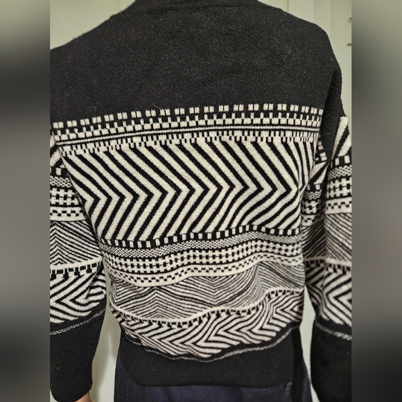 CYRUS Black & White Geometric Knit Mock Neck Sweater | Petite Small - Picture 10 of 14